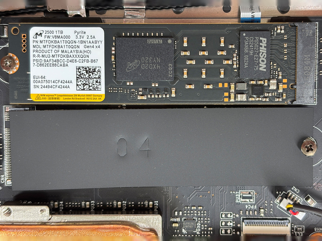 SSD 1TB Micron đã gắn sẵn và 1x khe SSD trống