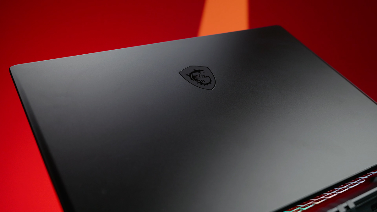 MSI Vector 17 HX AI A2XW không hề lưu lại các vết mồ hôi dấu vân tay