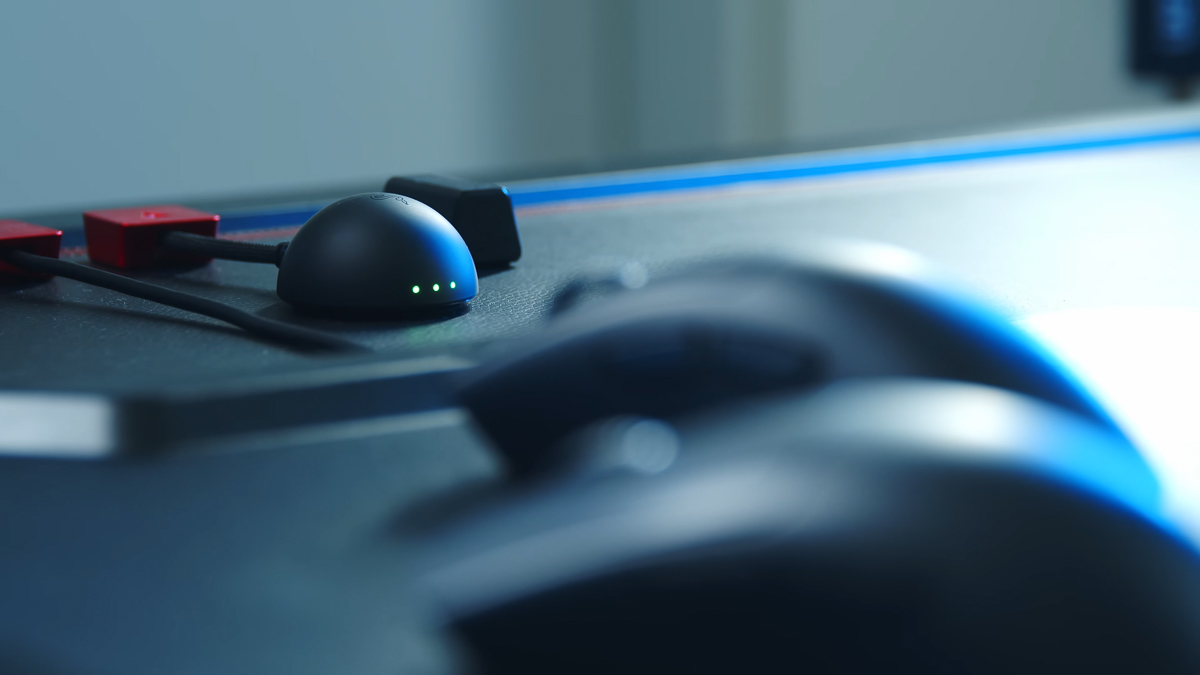 Razer DeathAdder V4 Pro không được trang bị kết nối Bluetooth tạo nên một sự bất tiện nhỏ