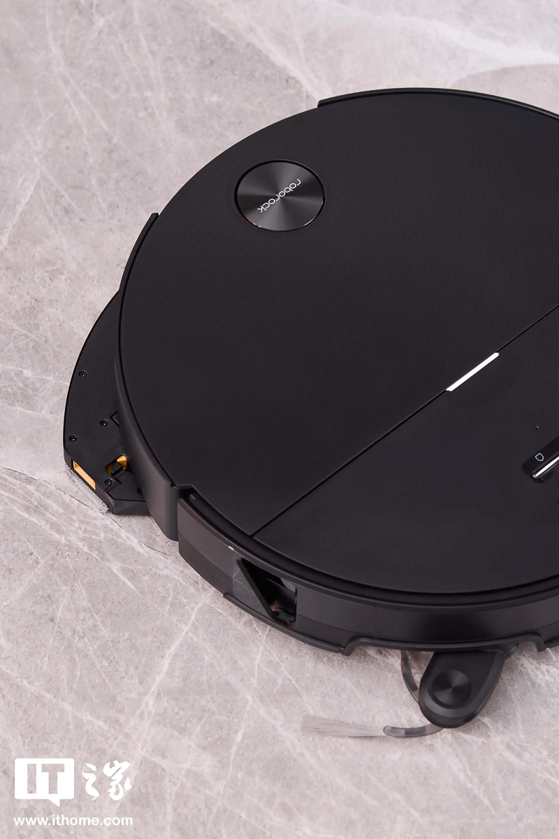 Roborock G30S Pro ép giẻ lau xuống sàn khi lau