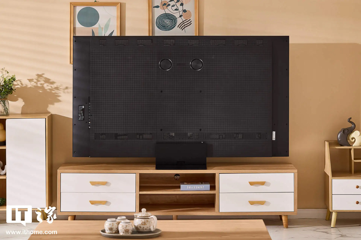 TCL Q9M khi gắn lên các loại chân đế hoặc giá đỡ đều sẽ đem lại sự gọn gàng cho không gian