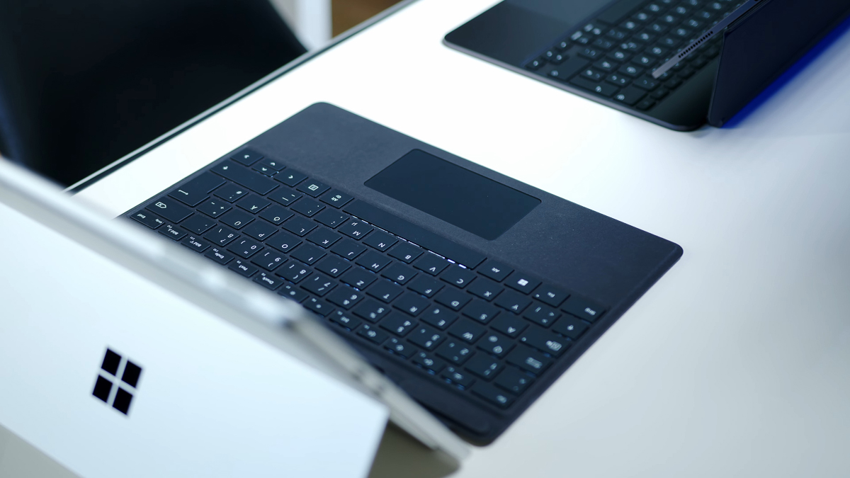 Bộ bàn phím bọc vải Alcantara của Microsoft
