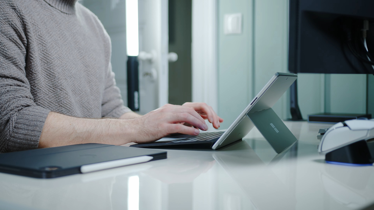 iPad Pro 2024 và Microsoft Surface Pro 2024 có thời lượng pin gần 20 tiếng