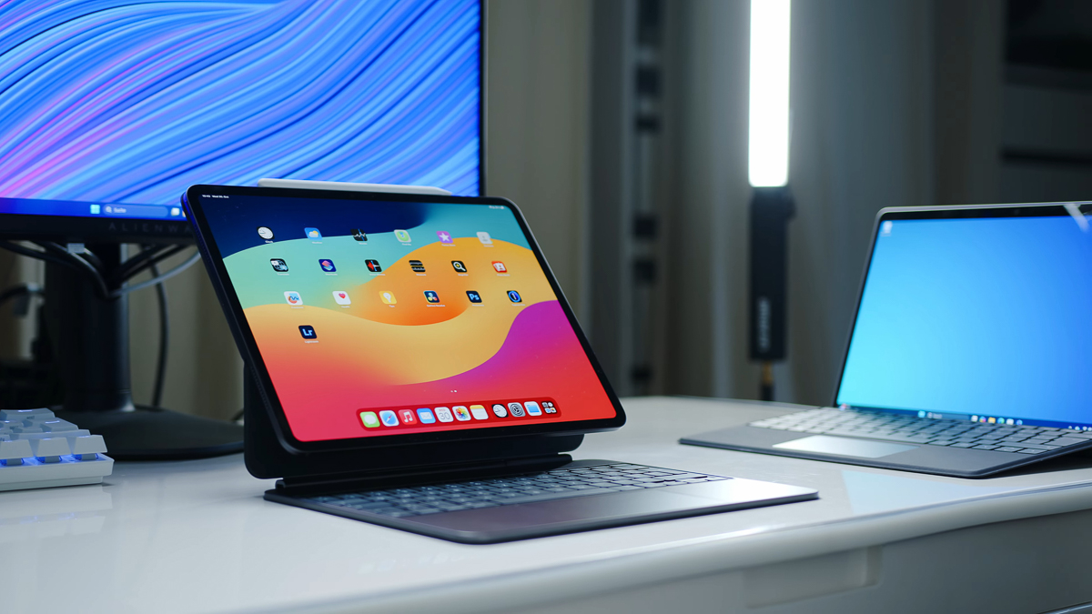 iPad Pro 2024 và Microsoft Surface Pro 2024 đều là những thiết bị đem lại sự ấn tượng mạnh mẽ khi nhìn ngắm