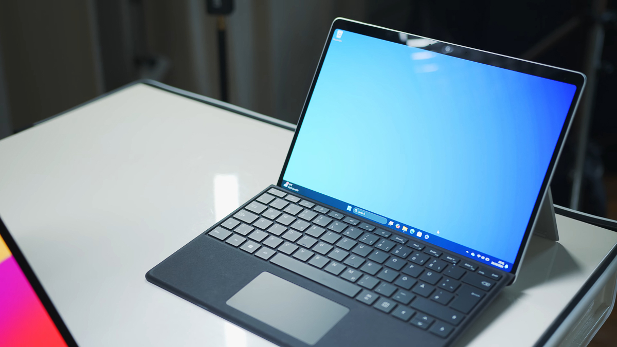 Surface Pro 2024 vẫn đem lại cảm giác quen thuộc đối với những ai sử dụng laptop thuần xưa nay
