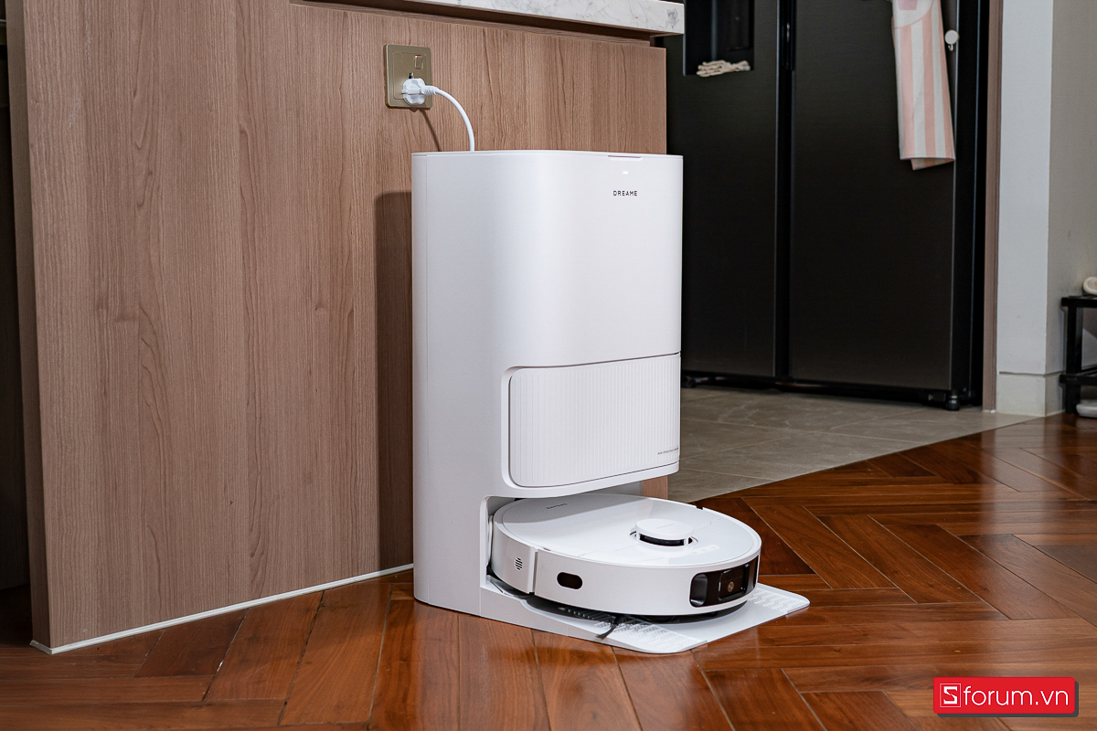 Cả robot và trạm sạc Dreame D20 Ultra đều có tone màu trắng trông rất sạch sẽ