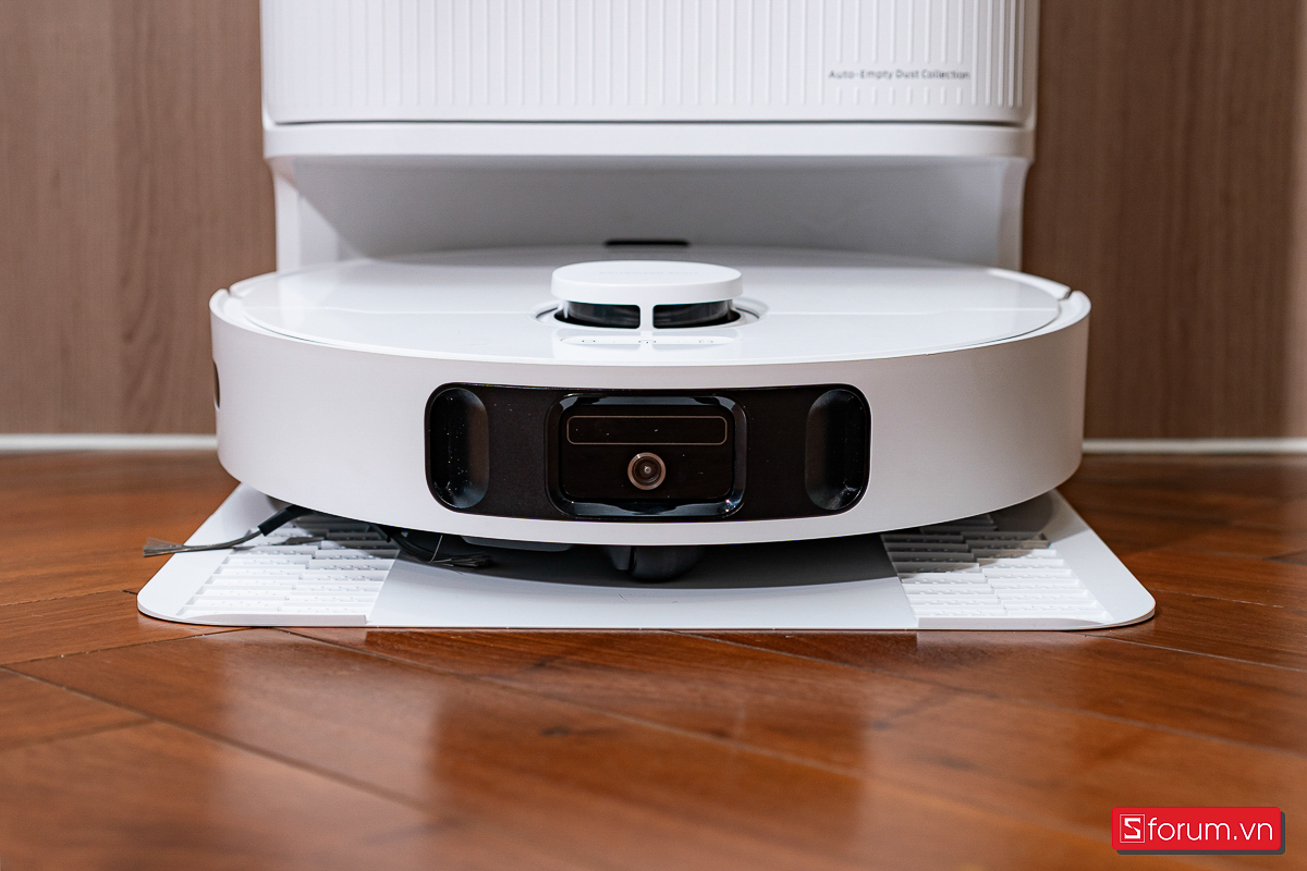 Viền mặt trước robot là cảm biến nhận diện và tránh chướng ngại vật