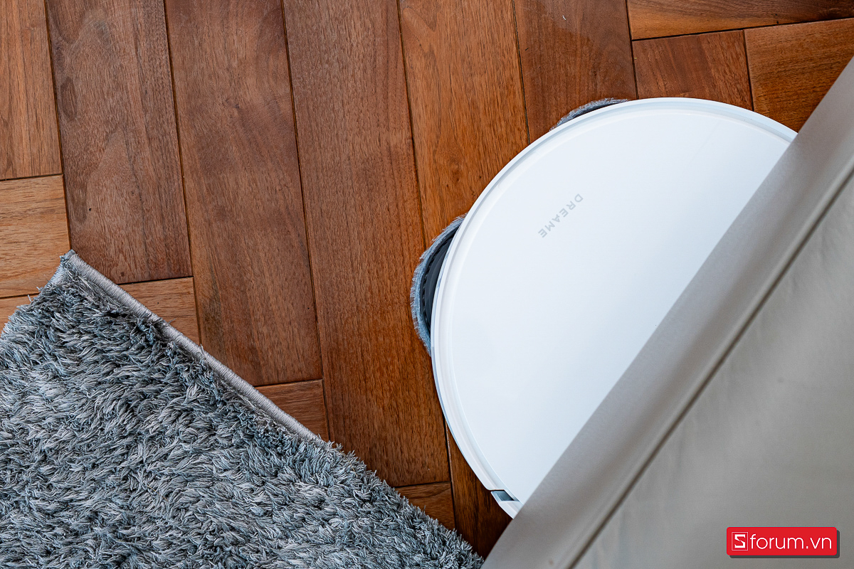 Bộ đôi bánh giẻ lau DuoScrub™ với công nghệ RoboSwing xoay cạnh làm sạch kỹ hơn