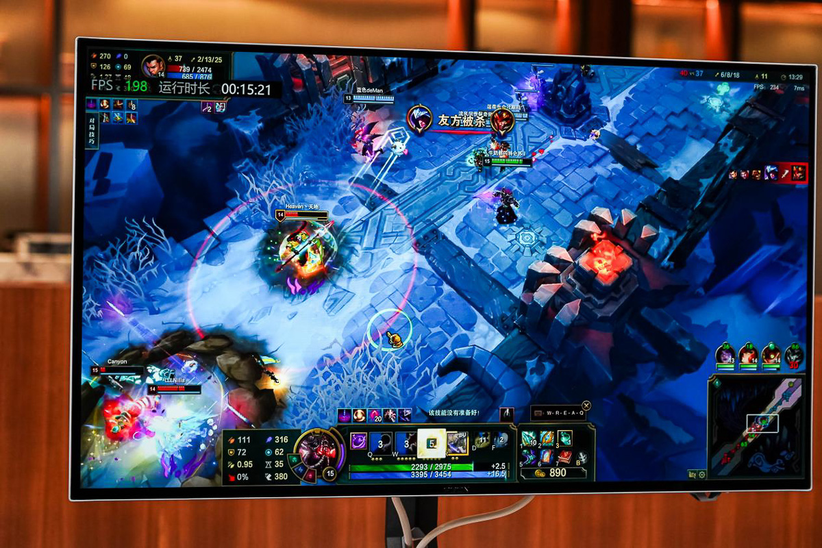 Đánh ARAM trên màn hình gaming AGON AGP327UZD với độ phân giải Full HD