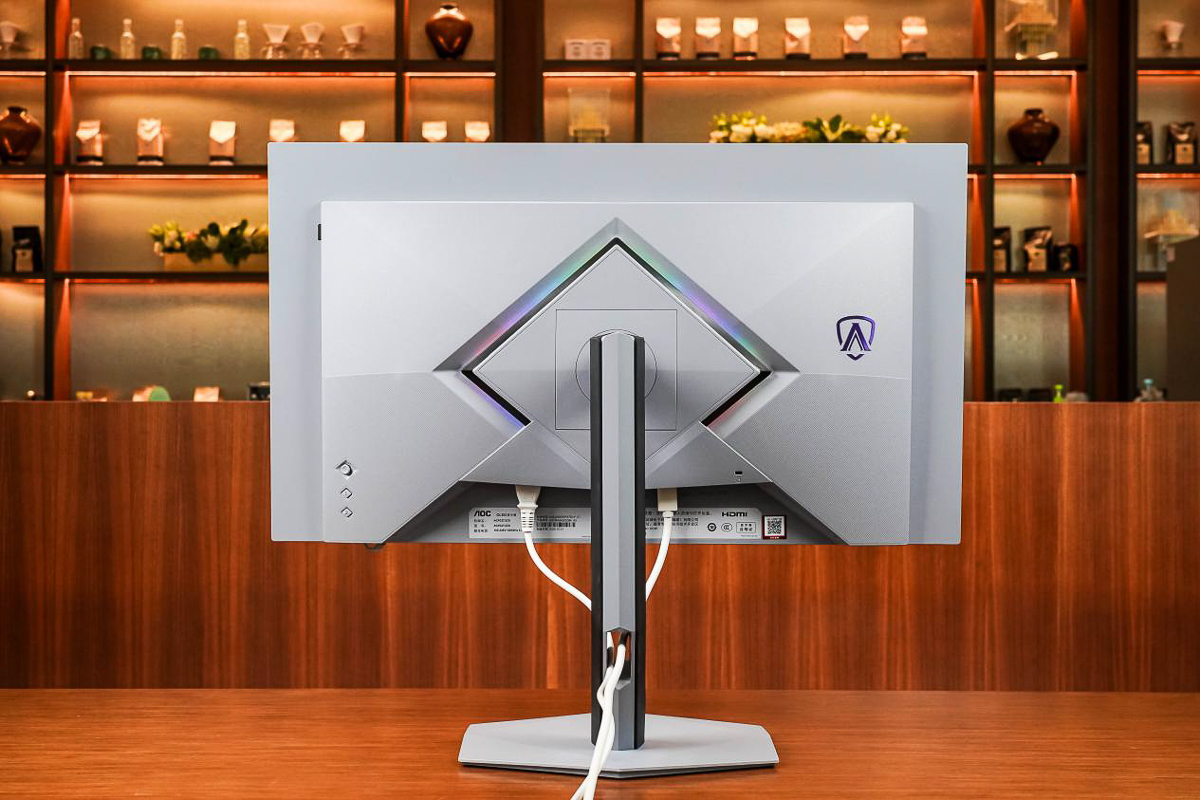 Mặt sau màn hình gaming AGON AGP327UZD rất cool ngầu
