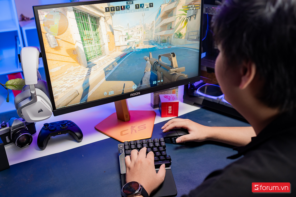 ASUS ROG Falcata có thể sử dụng độc lập cụm phím bên trái để chơi game