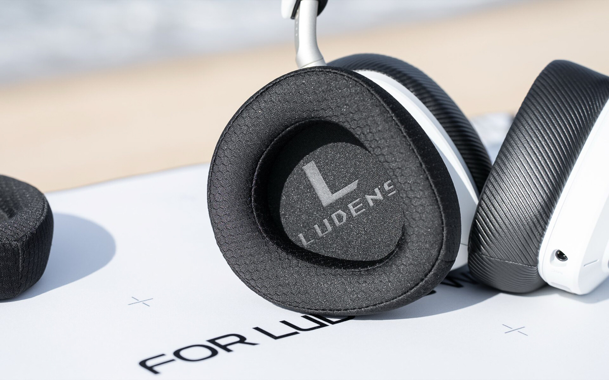 Hai loại chất liệu đệm tai của ASUS ROG Delta II