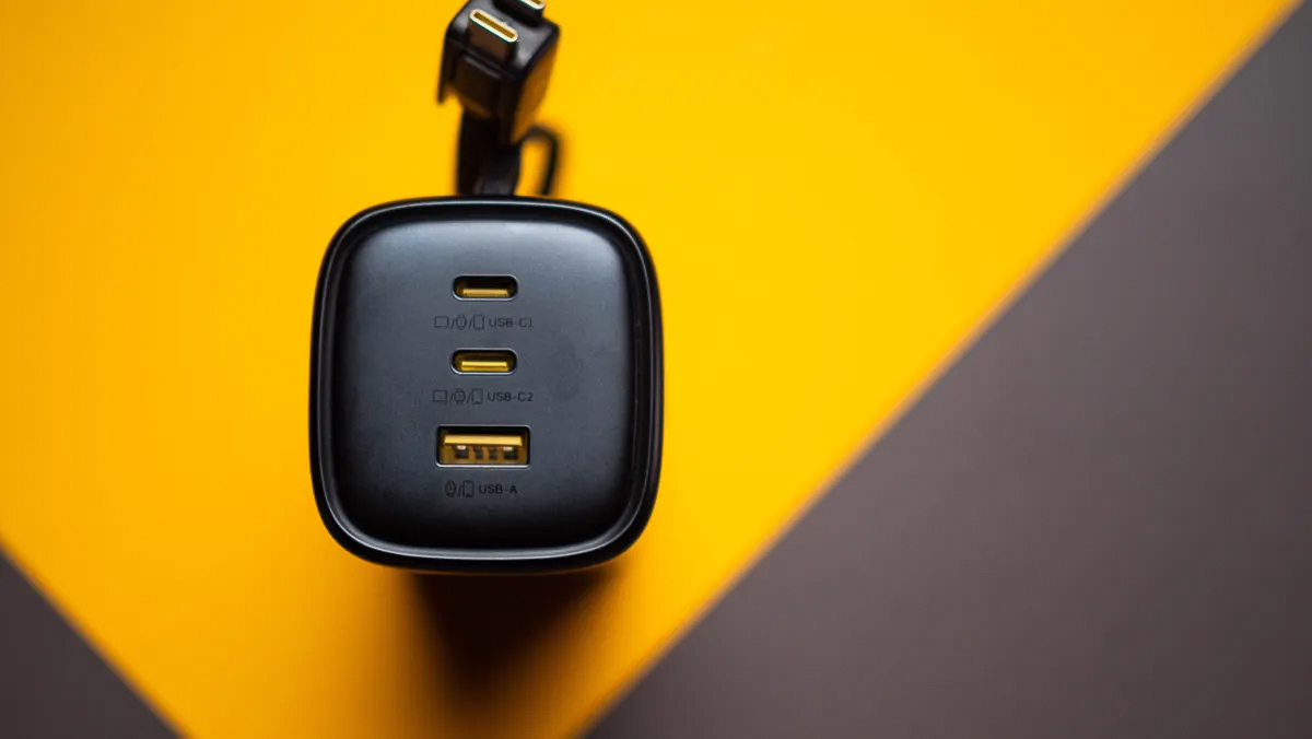 Baseus EnerGeek GX11 được trang bị tổng cộng là 3 cổng sạc