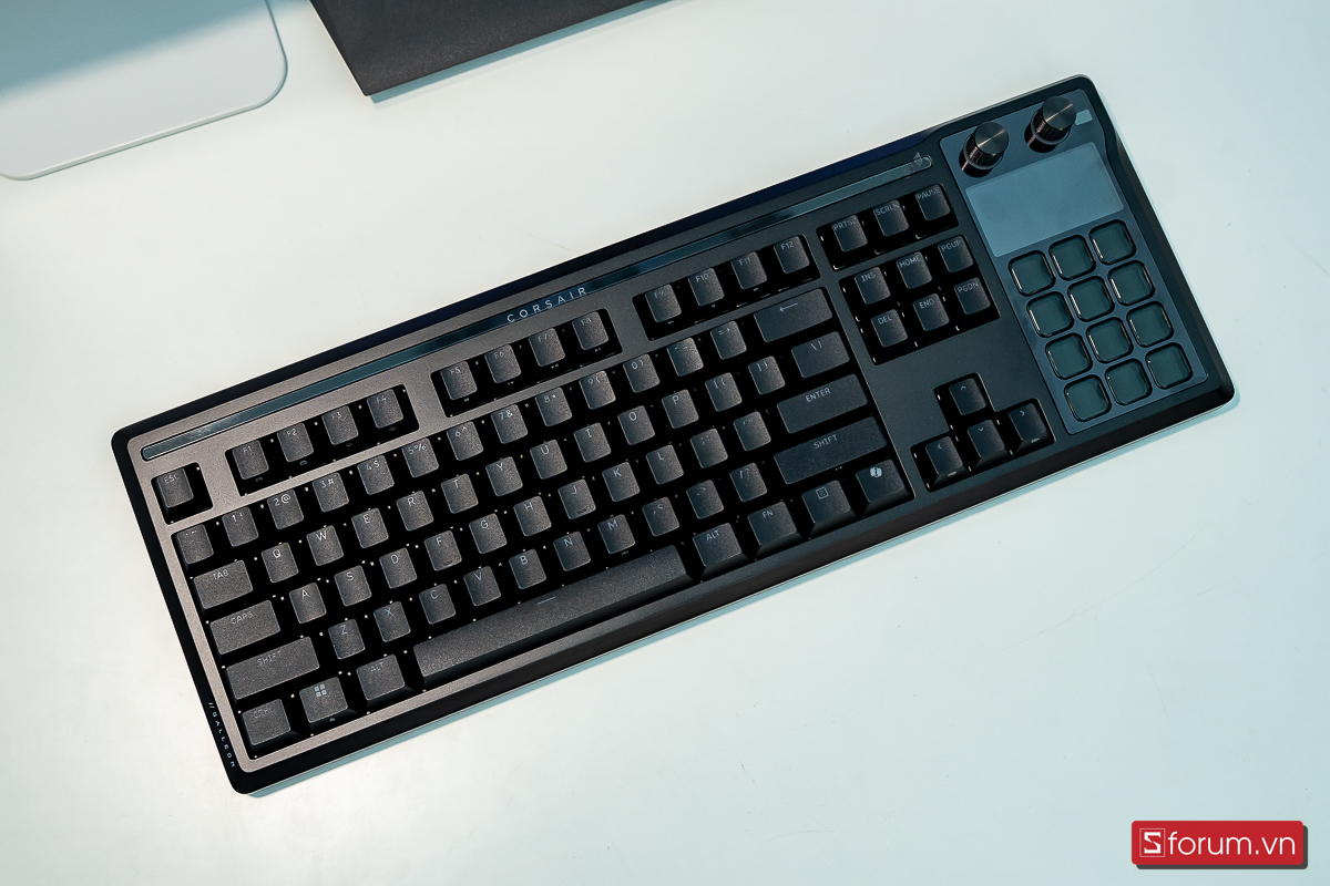 Corsair Galleon 100 SD là sự kết hợp của layout phím TKL và Stream Deck