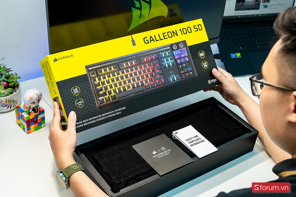 Hai tờ HDSD và túi vải nhung màu đen