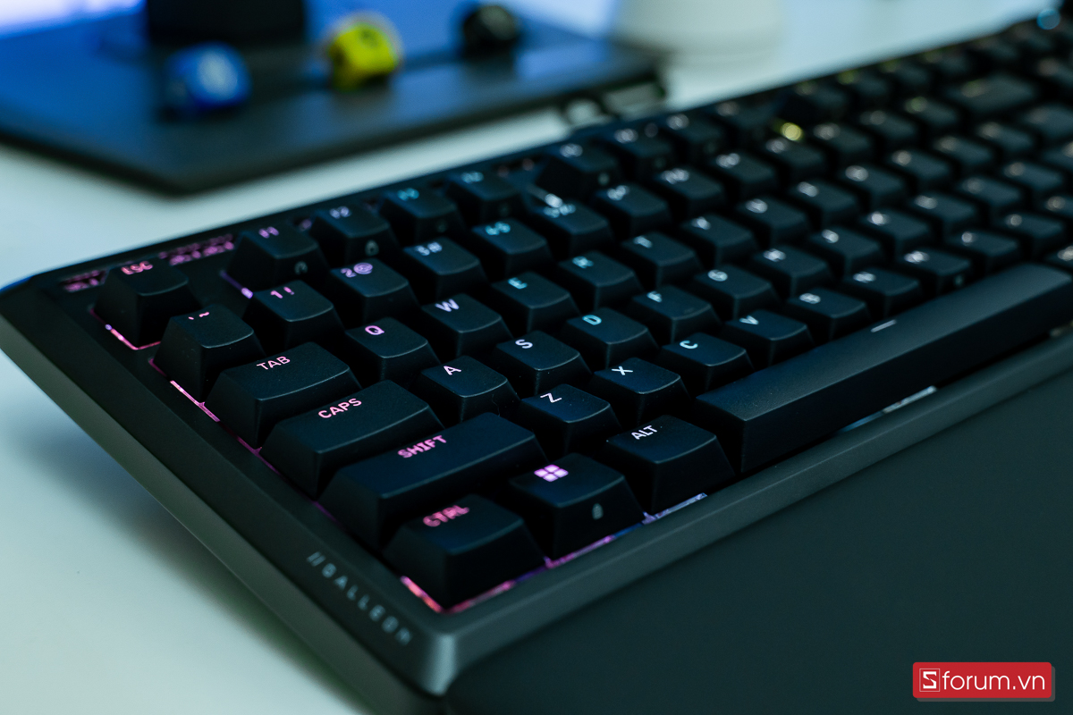 Hệ thống đèn LED RGB của Corsair luôn đẹp mắt và thẩm mỹ cao