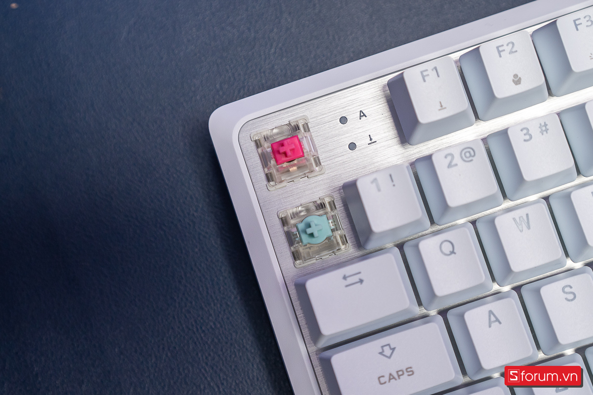 Switch linear MGX Hyperdrive (màu xanh) trên Corsair K70 Pro TKL