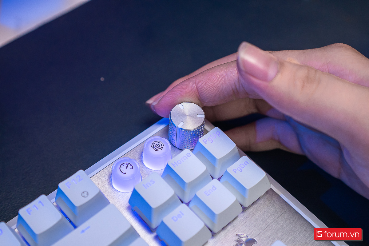 Núm xoay có phản hồi khấc