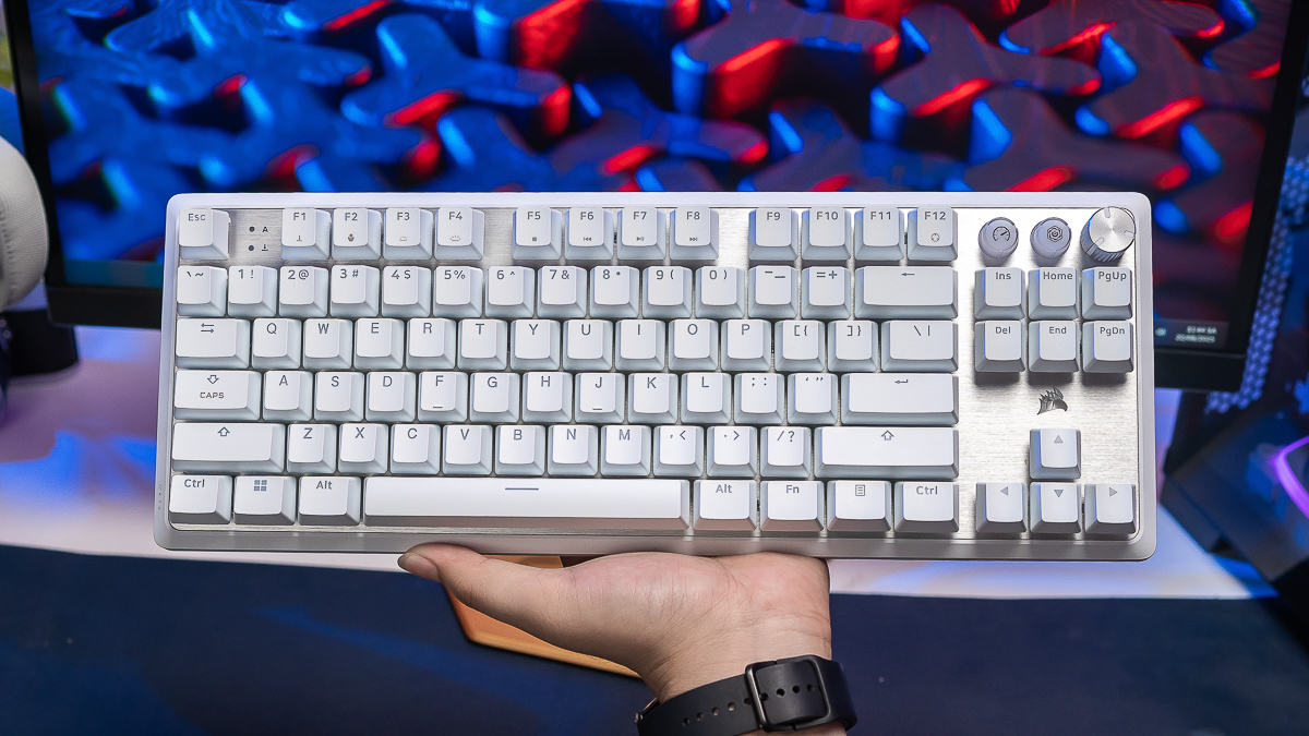 Trên tay Corsair K70 Pro TKL: Tự tin xưng bá vua gaming 2025, switch HE siêu mượt, giá 4.1 triệu