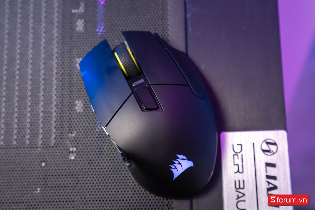 Corsair Scimitar Elite Wireless SE MMO là một trong những mẫu chuột gaming đẹp nhất mà mình từng trải nghiệm