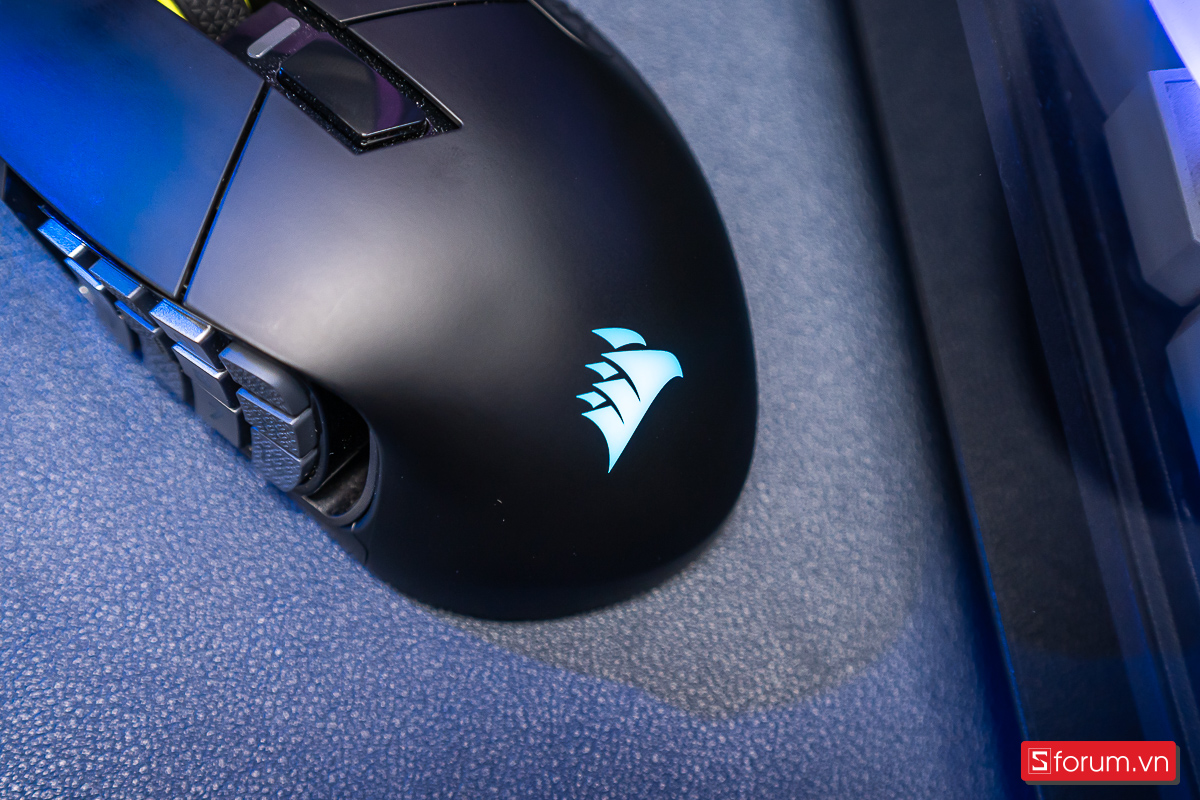 Logo Corsair có LED RGB