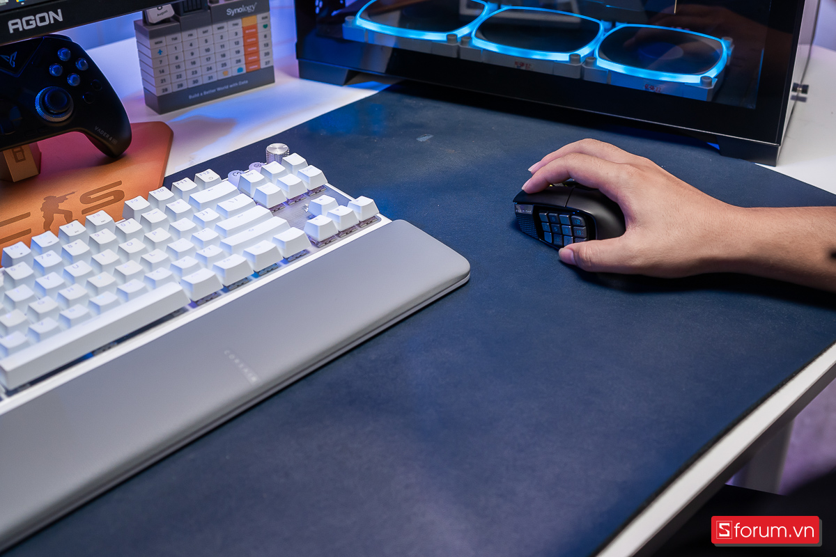Mình cũng có thể sử dụng Corsair Scimitar Elite Wireless SE MMO như một chú chuột văn phòng