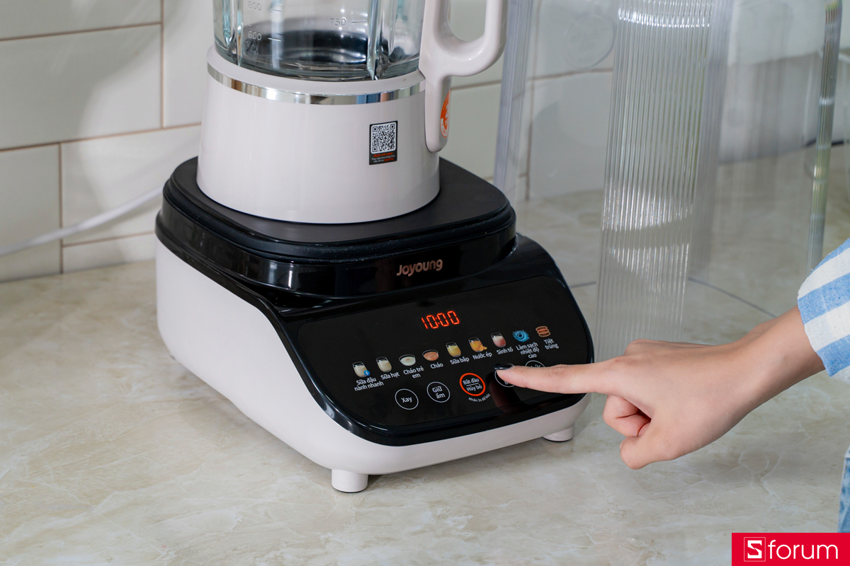 Chị em nội trợ có thể kích hoạt tính năng làm sạch và tiệt trùng để vệ sinh