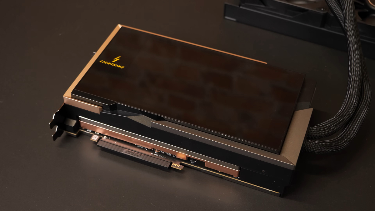 Mặt trước là cụm màn hình LCD 8 inch