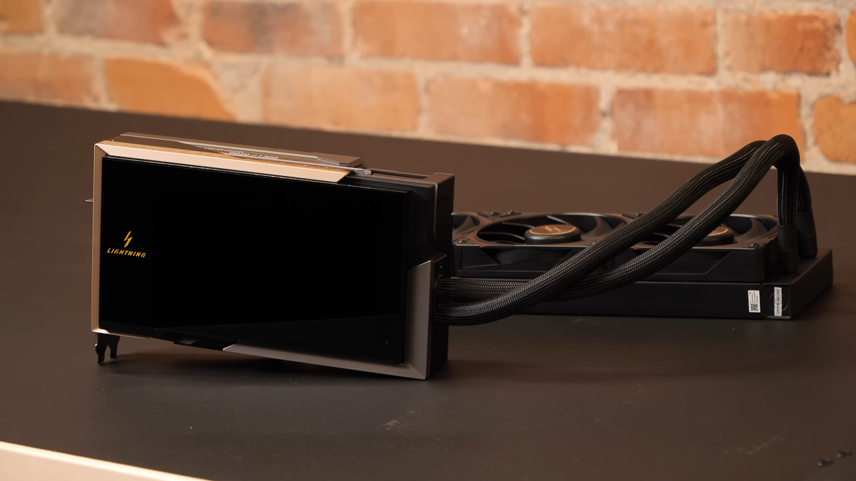 Trên tay MSI GeForce RTX 5090 Lightning Z: Màn hình LCD 8” cực dị, “ngốn” 1000W điện, giá 132 triệu