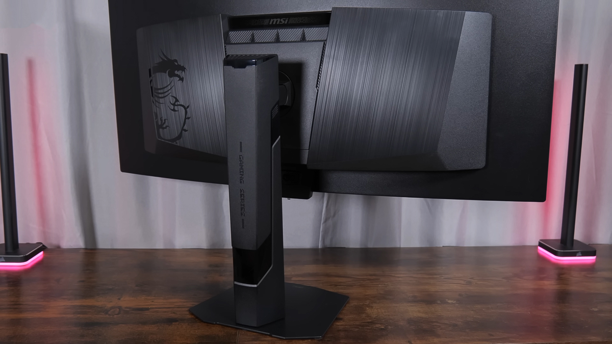 Trọng lượng của MSI MPG 341CQR QD-OLED X36 chỉ riêng màn hình là 7.7kg