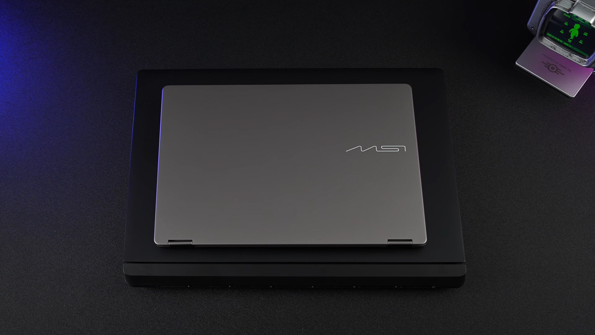 Trên tay MSI Prestige 14 Flip AI+: Sức mạnh “bất xứng” trong body xoay gập mỏng nhẹ, giá 34 triệu Trên tay MSI Prestige 14 Flip AI+: Sức mạnh “bất xứng” trong body xoay gập mỏng nhẹ, giá 34 triệu