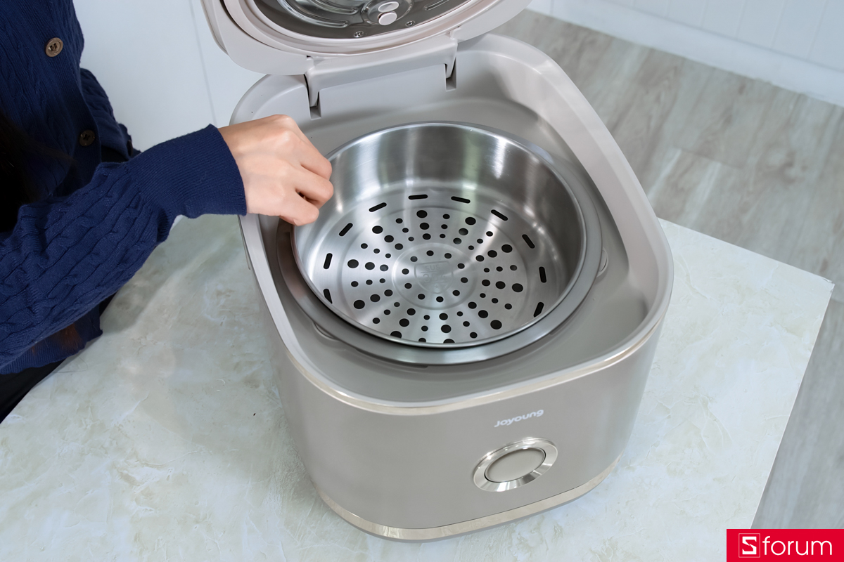 Dụng cụ xửng hấp đi kèm với nồi cơm điện Joyoung JNRC-401