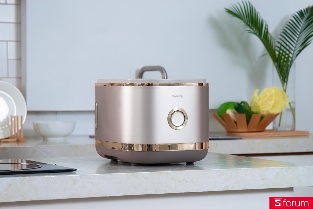 Trên tay nồi cơm điện tử cao tần Joyoung JNRC-401