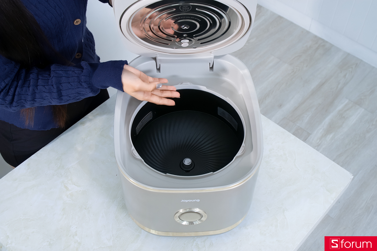 Nồi cơm Joyoung JNRC-401 có công nghệ gia nhiệt điện từ IH và kiểm soát dòng khí lạnh