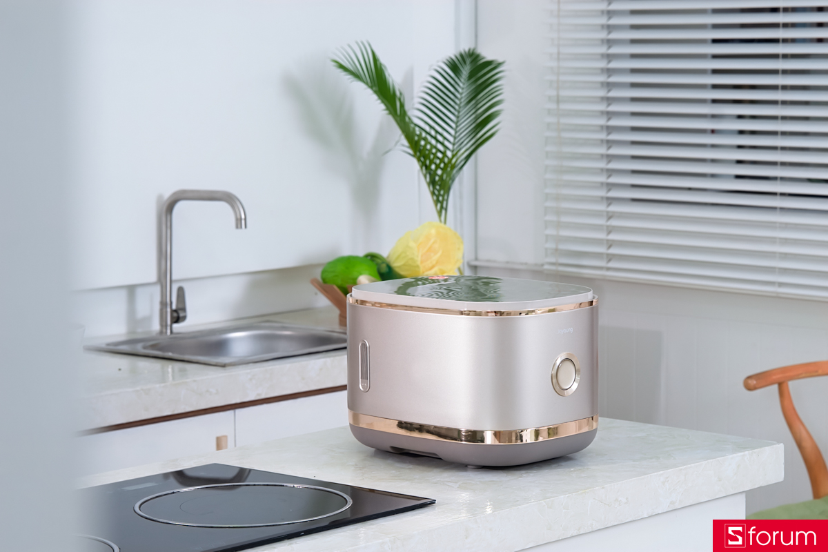 Mình có thể đặt Joyoung JNRC-401 bất kỳ chỗ nào mà không sợ chiếm diện tích