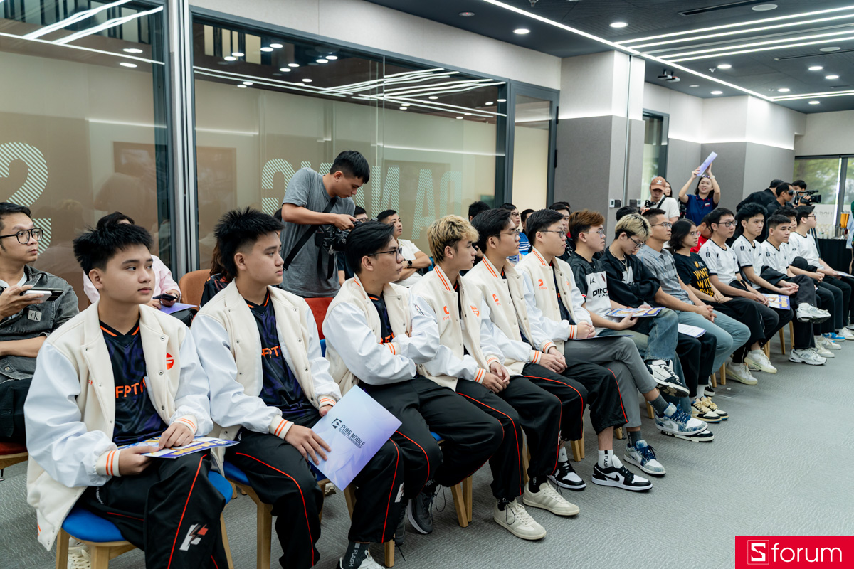 Các tuyển thủ đại diện ba đội tuyển đại diện cho Việt Nam tại buổi ra quân