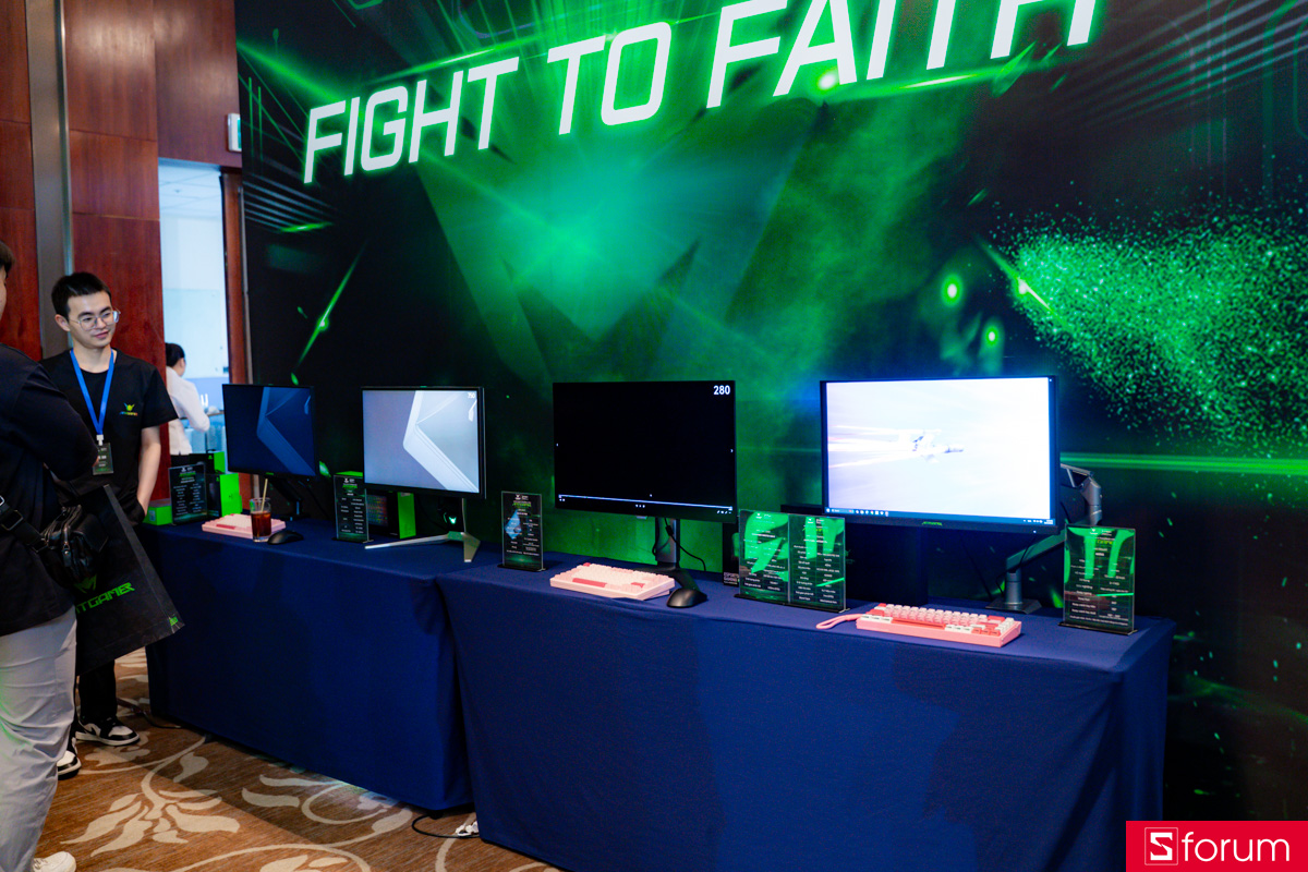 Loạt màn hình được ANTGAMER trưng bày tại sự kiện