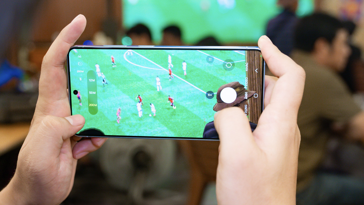 Bắt trọn khoảnh khắc cuồng nhiệt của World Cup cùng “soccer camera” Galaxy S26 Ultra