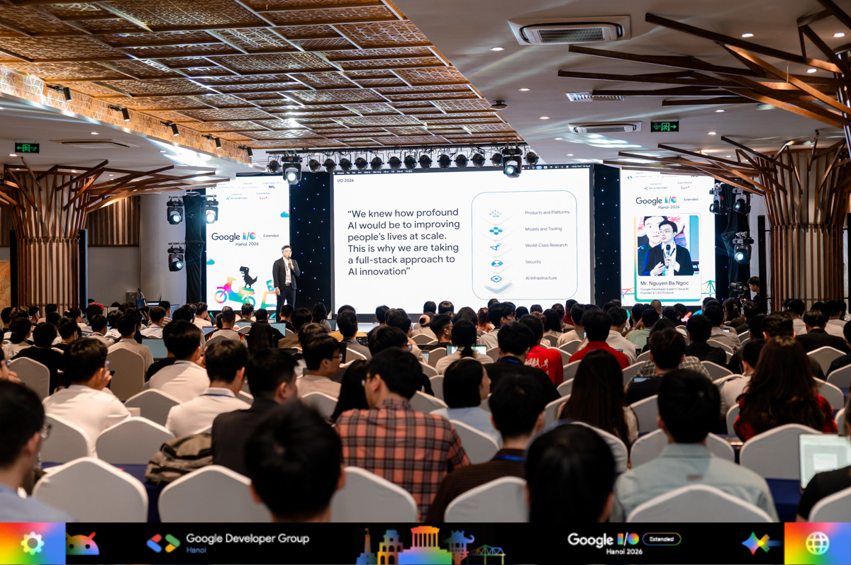 Anh Nguyễn Bá Ngọc, Google Developer Expert Cloud AI, Founder & CEO ProtonX tại phiên keynote mở màn