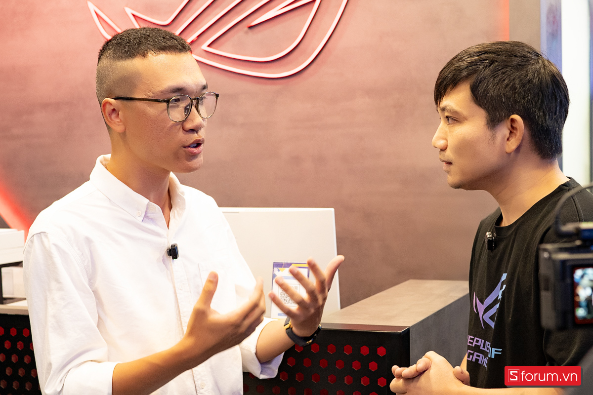 Reviewer Vinh Vật Vờ có mặt tại buổi khai trương