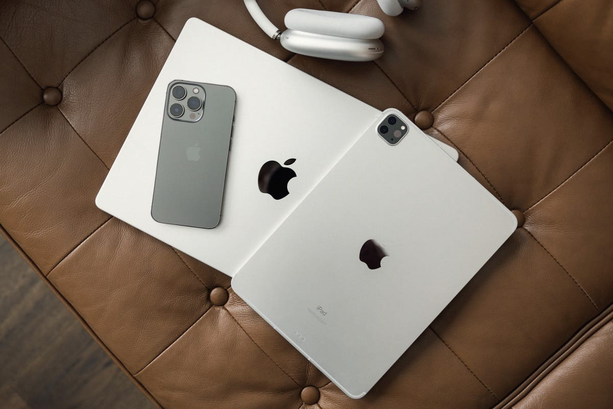 Combo MacBook và iPhone sẽ giúp bạn làm việc, giải trí hiệu quả