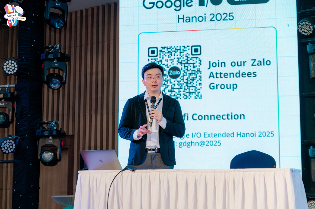 Anh Bá Ngọc - GDE in AI/ML, dẫn dắt phiên Codelab: From Fiction to Fact: Grounding LLMs for Reliable Apps