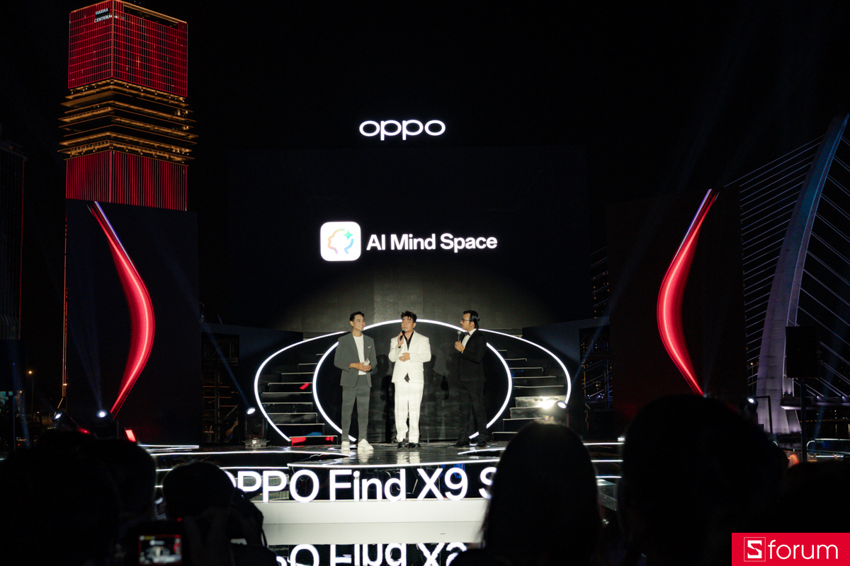 OPPO có màn demo tính năng AI cực hài hước và thú vị tại sân khấu với nghệ sĩ Lê Dương Bảo Lâm và giáo sư Cù Trọng Xoay