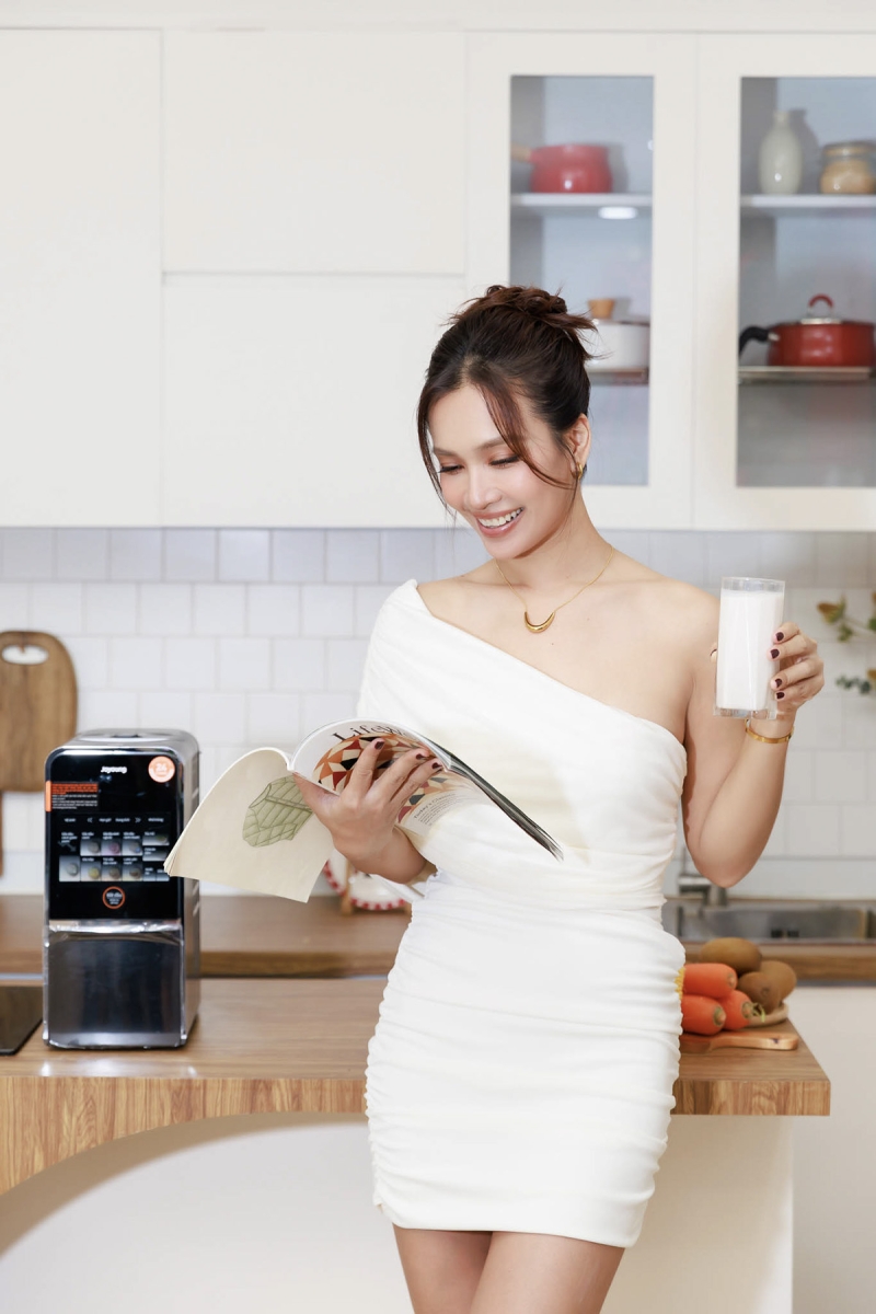 Thu Nhi và Joyoung: Hồi sinh ký ức sữa đậu nành ba miền chỉ bằng một nút bấm