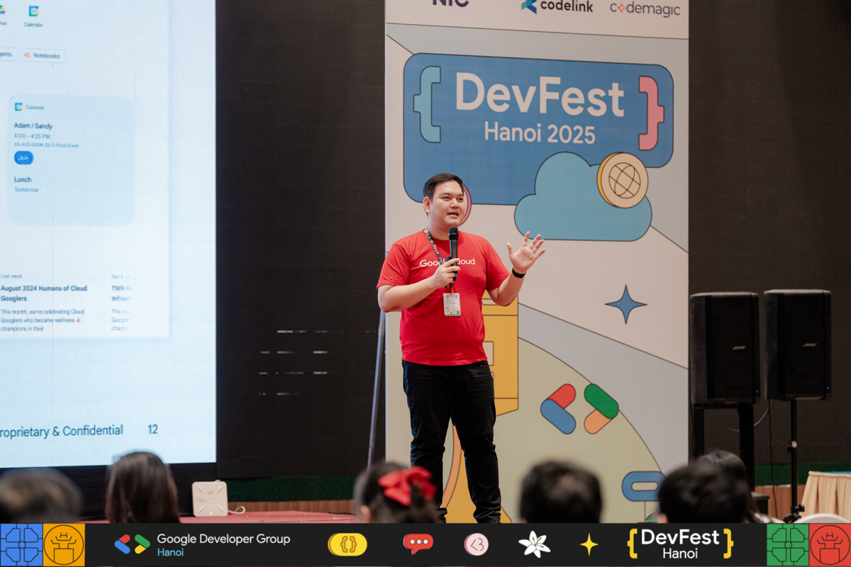 Anh Thu Ya Kyaw - Kỹ sư Phát triển cộng đồng cấp cao tại Google trong phiên Keynote mở màn GDG DevFest Hanoi 2025