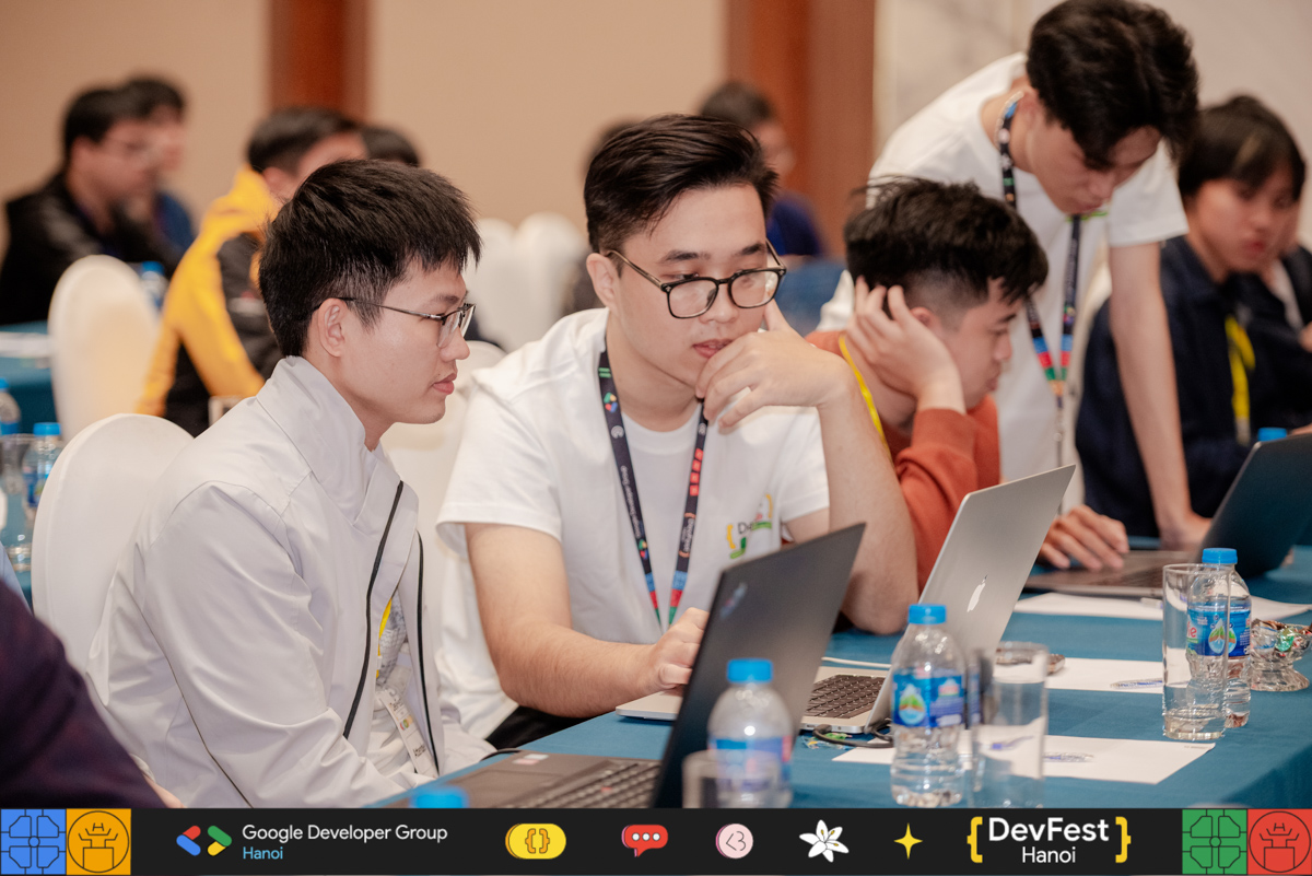 Người tham dự Codelab được hỗ trợ bởi các Facilitators (hỗ trợ viên kỹ thuật) từ BTC