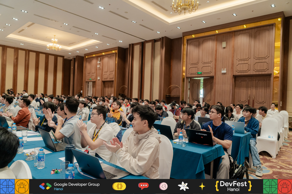 Người tham dự nhiệt tình hưởng hứng dù tech talk diễn ra dưới hình thức online
