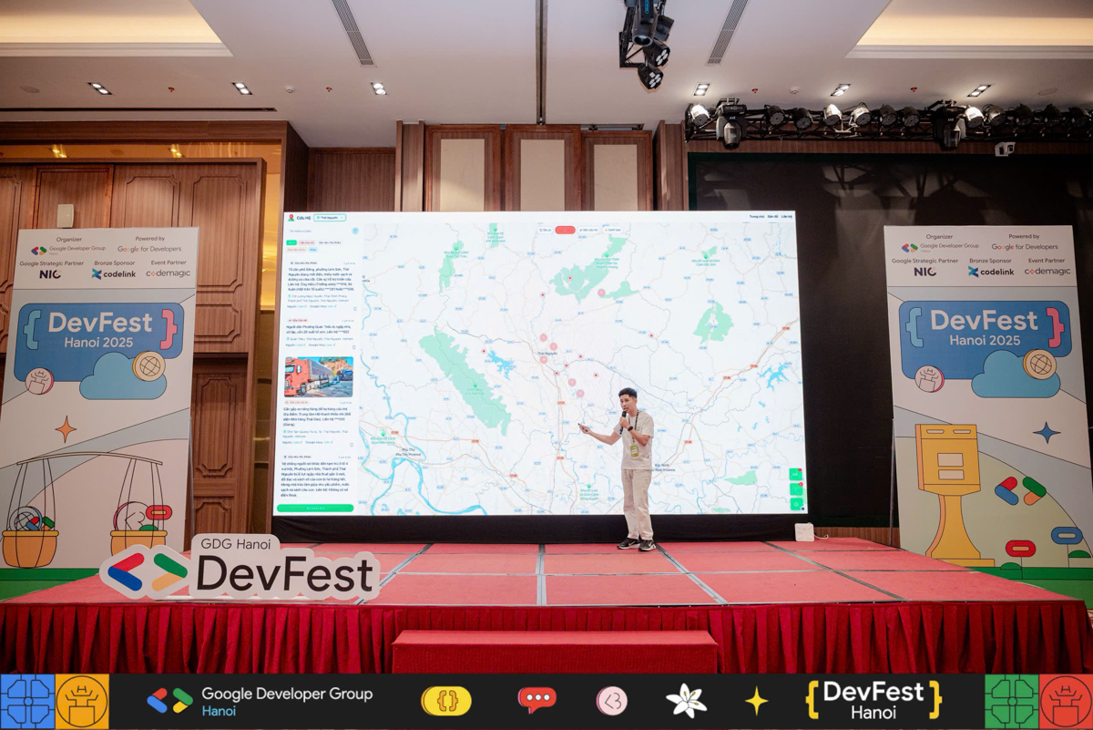 Diễn giả Tất Huân – Đồng sáng lập Dự án Bản đồ Thông tin Cứu hộ (thongtincuuho.org) chia sẻ tại Tech Talk: Build Impactful Apps in Hours with Google Cloud & AI Solutions