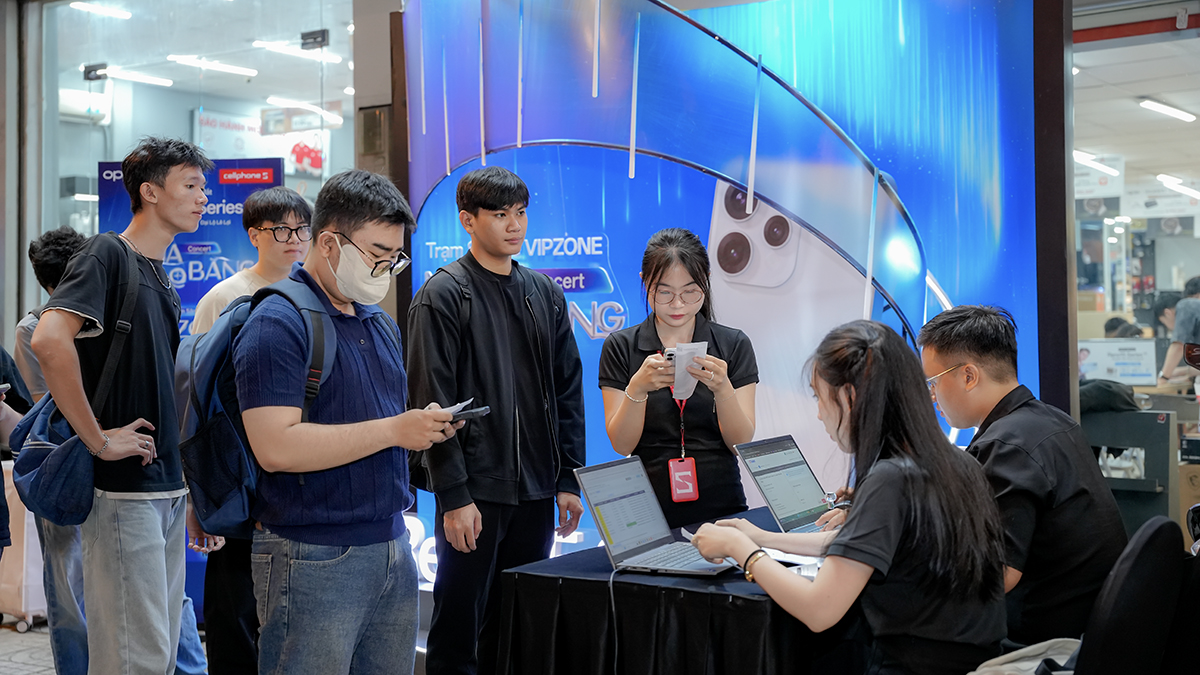 Fan đông kín trạm săn vé concert “Mưa Sao Băng” cùng OPPO và Sơn Tùng MT-P, loạt vé VIP nhanh chóng có chủ