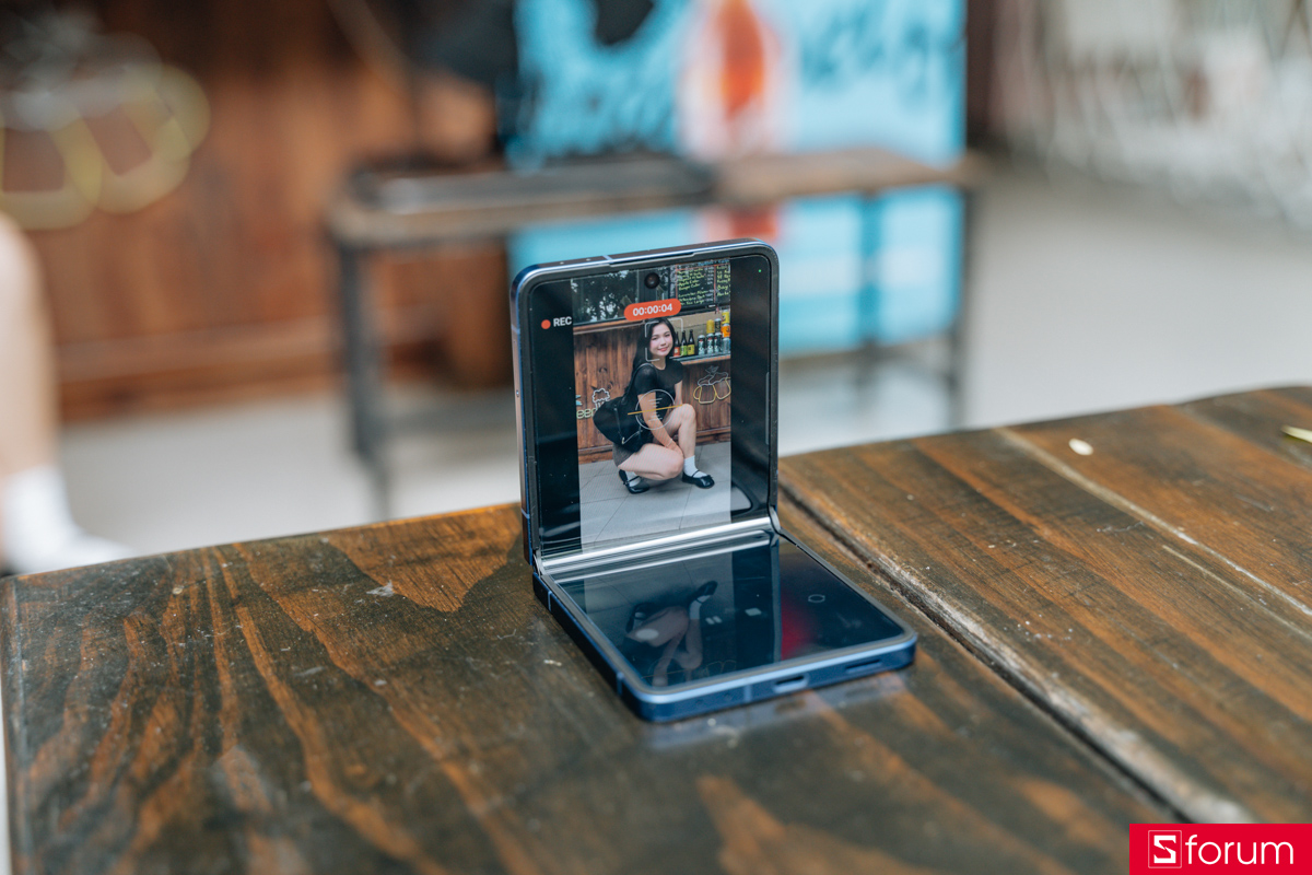 Từ ngày dùng Galaxy Z Flip7 đi du lịch nhẹ tênh 9